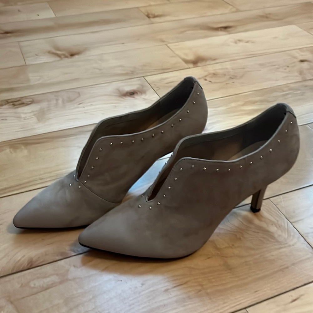Bella~Vita Almond Suede Pumps Size 9 1-2 N